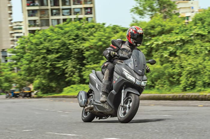 Aprilia SXR 125 vs Suzuki Burgman Street comparison